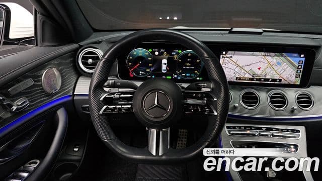 Mercedes-Benz E-Class 2022 — ფოტო 13/20