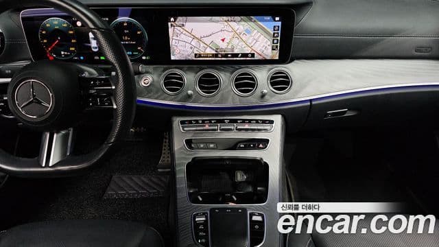 Mercedes-Benz E-Class 2022 — ფოტო 14/20