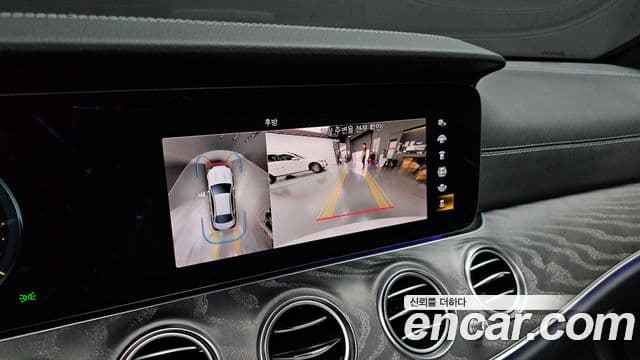 Mercedes-Benz E-Class 2022 — ფოტო 15/20