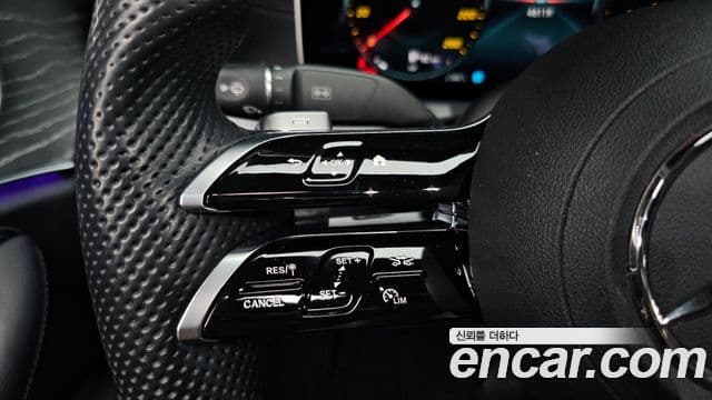 Mercedes-Benz E-Class 2022 — ფოტო 18/20