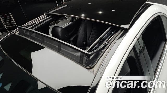 Mercedes-Benz E-Class 2022 — ფოტო 19/20