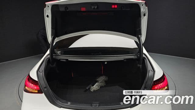 Mercedes-Benz E-Class 2022 — ფოტო 20/20