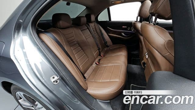 Mercedes-Benz E-Class 2018 — Фото 11/20