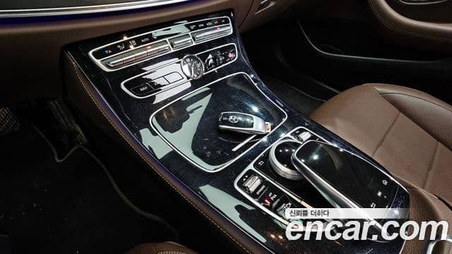 Mercedes-Benz E-Class 2018 — Фото 15/20