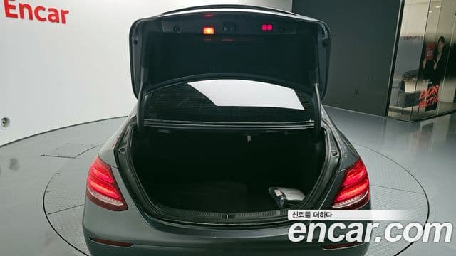 Mercedes-Benz E-Class 2018 — Фото 20/20