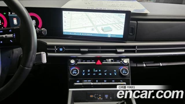 Hyundai Santa Fe 2024 — ფოტო 8/20
