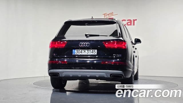 Audi Q7 2019 — Şəkil 12/20