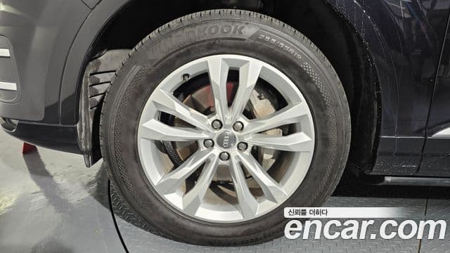 Audi Q7 2019 — Şəkil 15/20