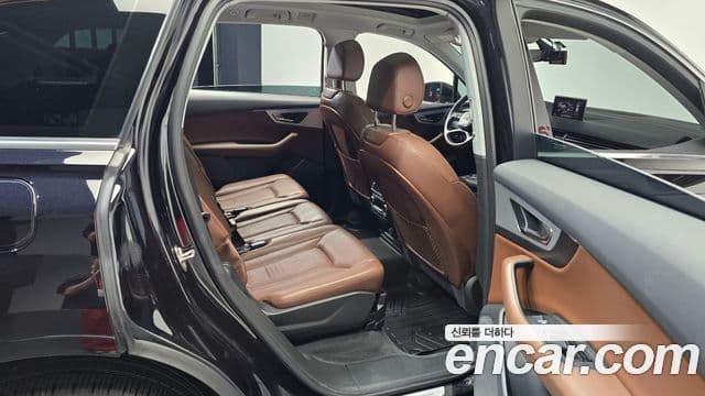 Audi Q7 2019 — Şəkil 13/20