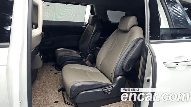 Kia Carnival 2024 — ფოტო 12/20