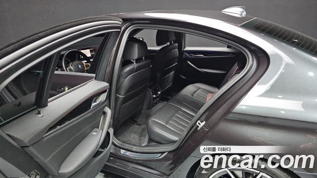 BMW 5 Series 2021 — Şəkil 12/20