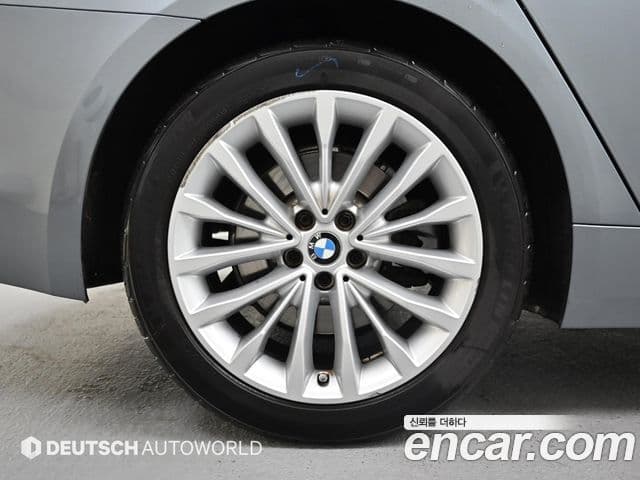 BMW 5 Series 2018 — ფოტო 4/20