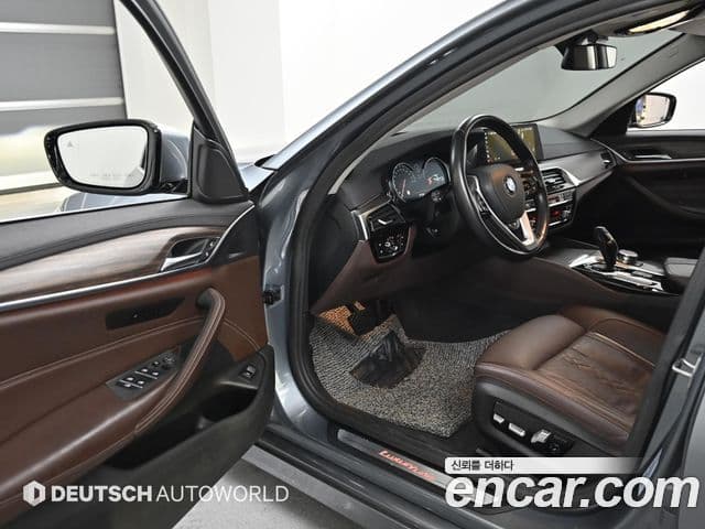 BMW 5 Series 2018 — ფოტო 11/20