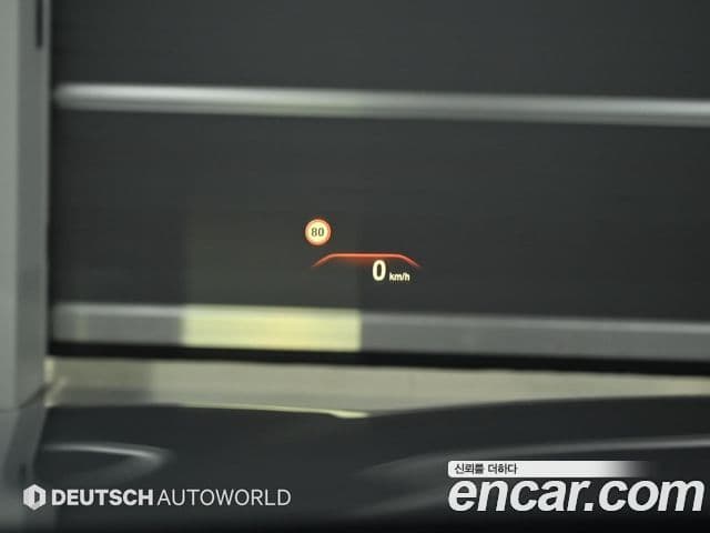 BMW 5 Series 2018 — ფოტო 18/20