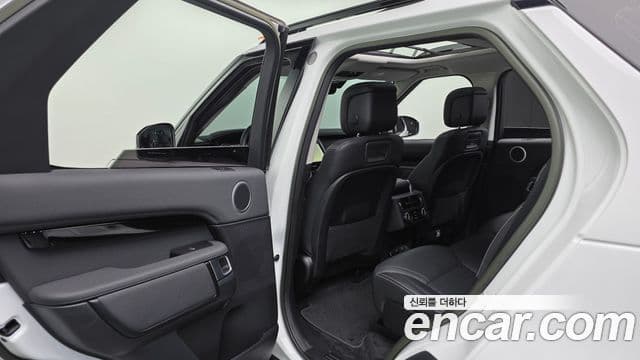 Land Rover Discovery 5 2022 — Фото 17/20