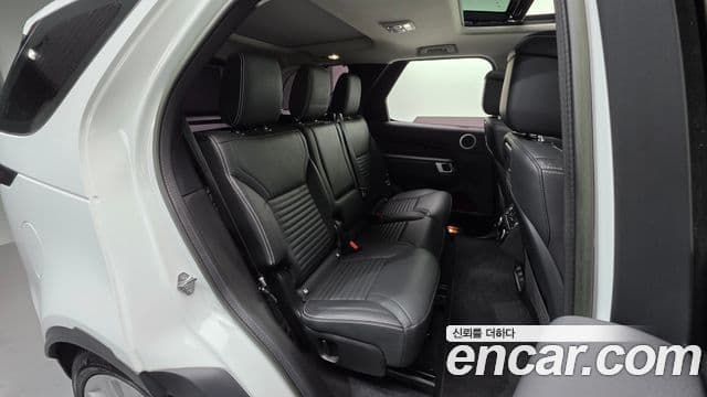 Land Rover Discovery 5 2022 — Фото 19/20