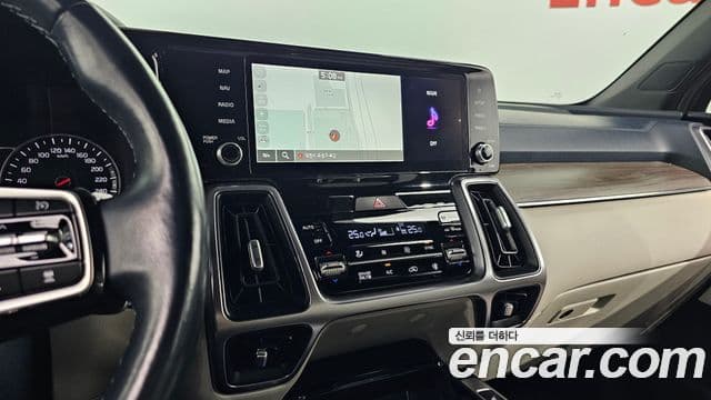 Kia Sorento 2022 — Şəkil 16/20