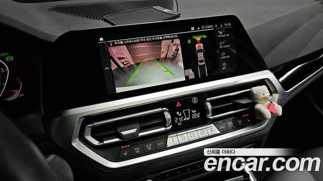 BMW 3 Series 2021 — ფოტო 17/20