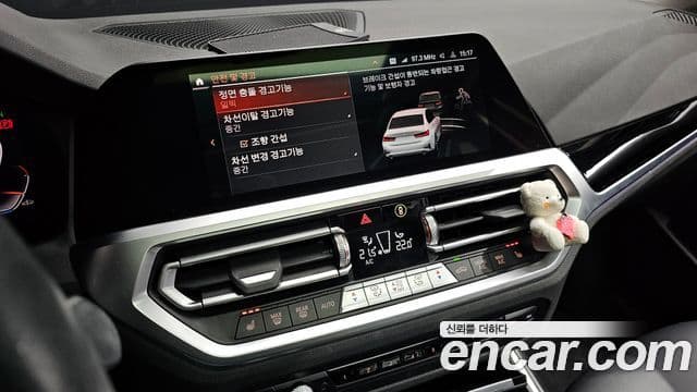 BMW 3 Series 2021 — ფოტო 18/20