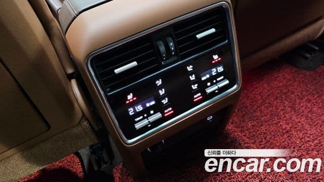 Porsche Cayenne 2023 — Фото 16/20