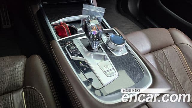 BMW 7 Series 2019 — Photo 1/20