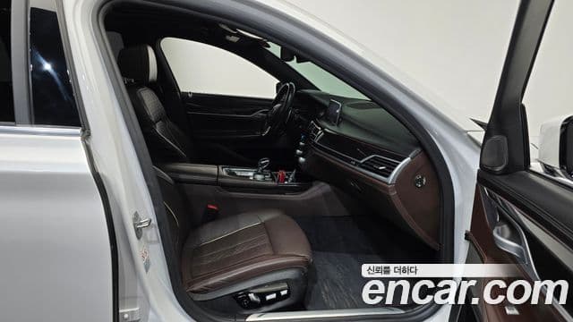 BMW 7 Series 2019 — Photo 18/20