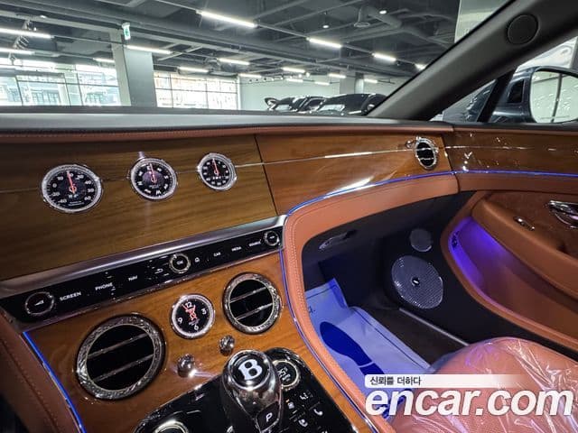 Bentley Continental GT 2020 — ფოტო 7/15