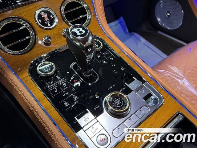 Bentley Continental GT 2020 — ფოტო 8/15