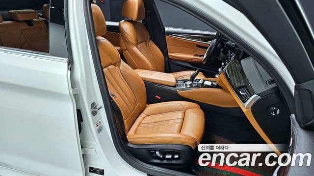BMW 5 Series 2021 — Photo 8/20