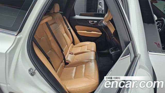 Volvo XC60 2018 — Фото 12/20