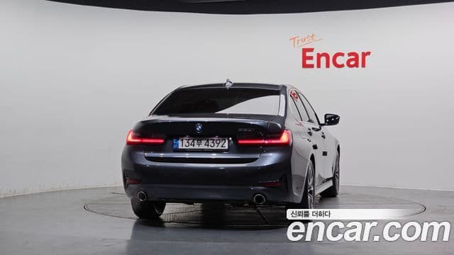 BMW 3 Series 2022 — ფოტო 14/20