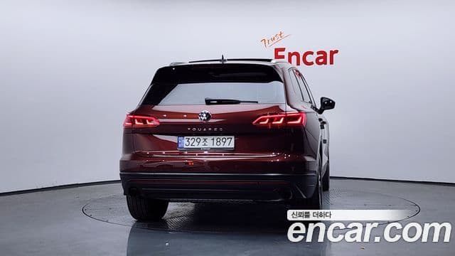 Volkswagen Touareg 2023 — ფოტო 4/20