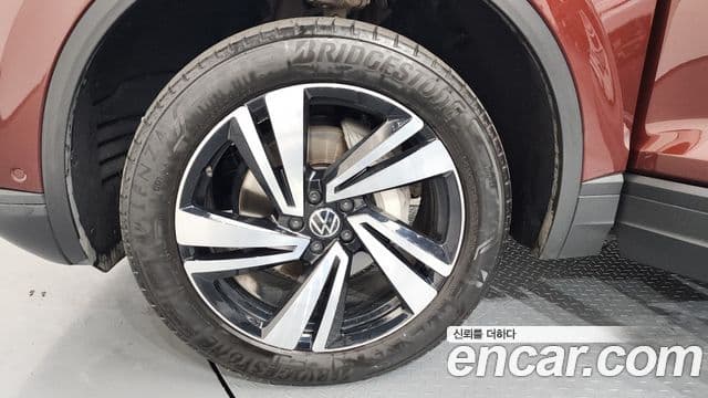 Volkswagen Touareg 2023 — ფოტო 5/20