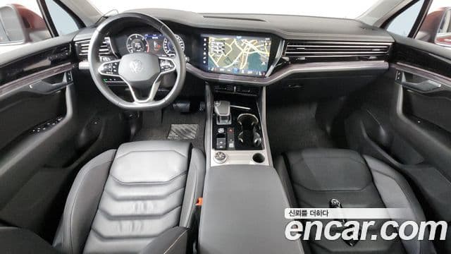 Volkswagen Touareg 2023 — ფოტო 7/20