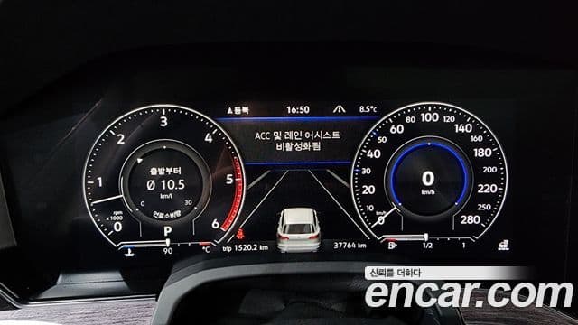 Volkswagen Touareg 2023 — ფოტო 8/20