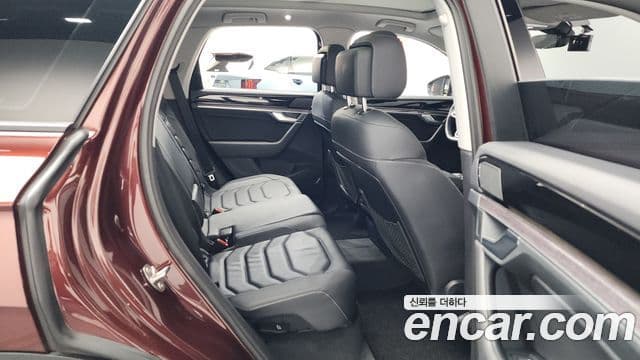 Volkswagen Touareg 2023 — ფოტო 12/20
