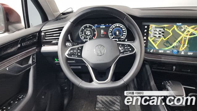 Volkswagen Touareg 2023 — ფოტო 13/20