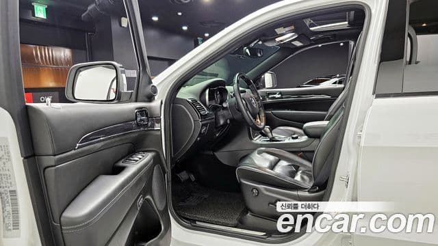 Jeep Grand Cherokee 2019 — Şəkil 10/20