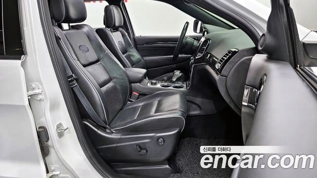 Jeep Grand Cherokee 2019 — Şəkil 11/20