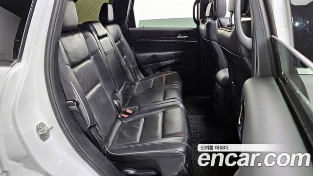 Jeep Grand Cherokee 2019 — Şəkil 12/20