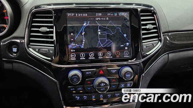 Jeep Grand Cherokee 2019 — Şəkil 16/20