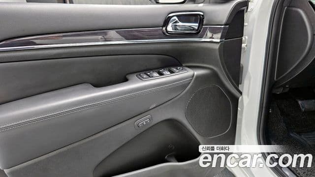 Jeep Grand Cherokee 2019 — Şəkil 17/20