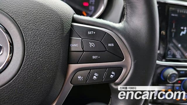 Jeep Grand Cherokee 2019 — Şəkil 18/20