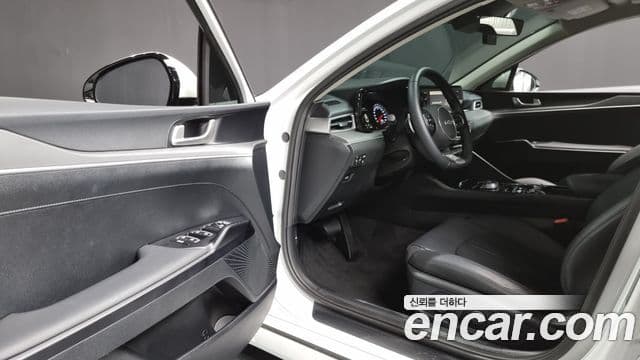 Kia K5 2023 — Şəkil 10/20