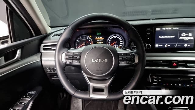 Kia K5 2023 — Şəkil 13/20