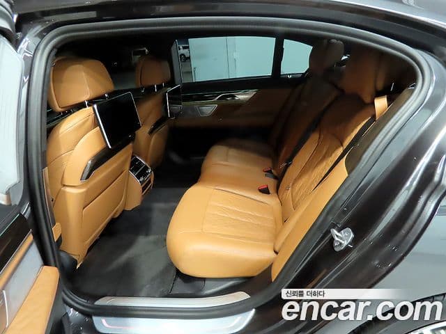 BMW 7 Series 2022 — ფოტო 10/20