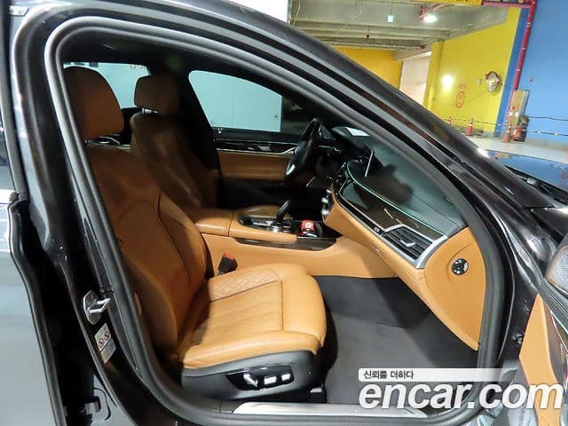 BMW 7 Series 2022 — ფოტო 8/20