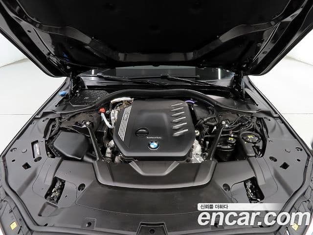 BMW 7 Series 2022 — ფოტო 19/20