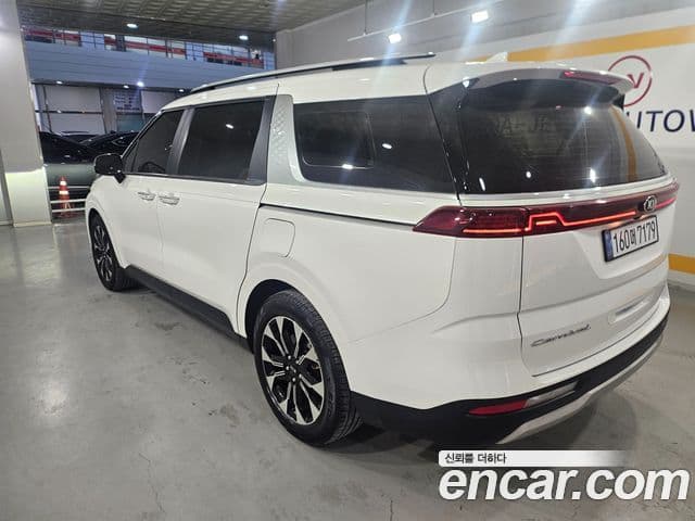 Kia Carnival 2021 — ფოტო 2/16