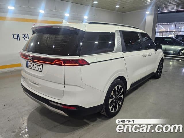 Kia Carnival 2021 — ფოტო 3/16